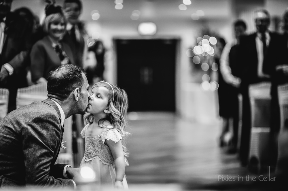 groom and daughter kiss