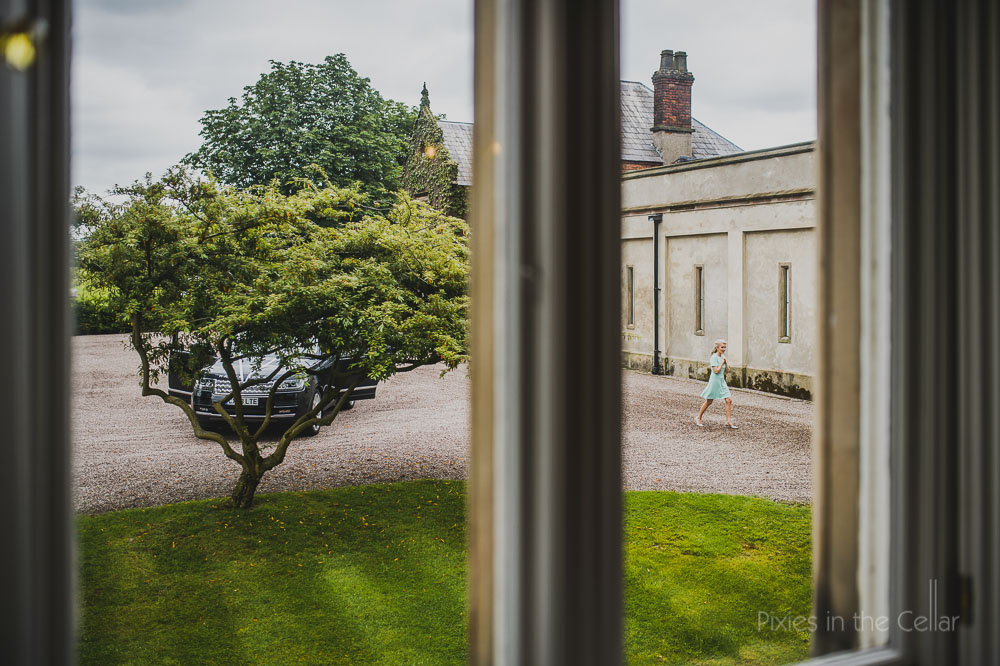 bride arriving capesthorne hall